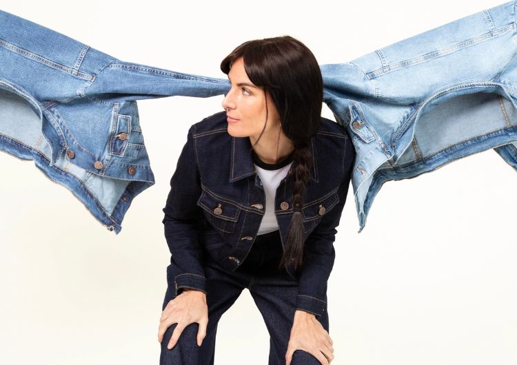 ¿Por qué destiñen los jeans? Causas, soluciones y cómo evitarlo