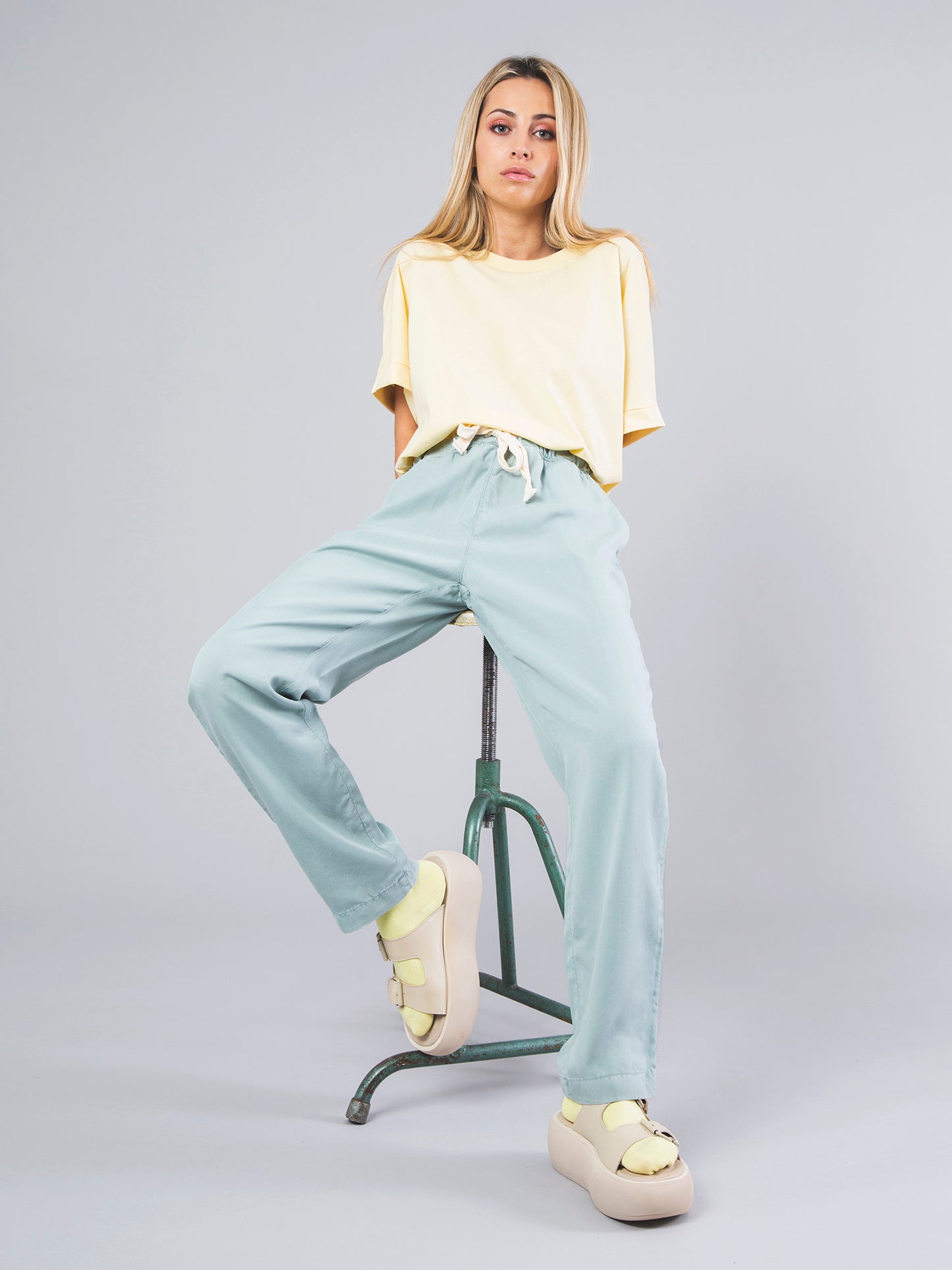 PANTALONES DE TENCEL KIM AQUA GREY