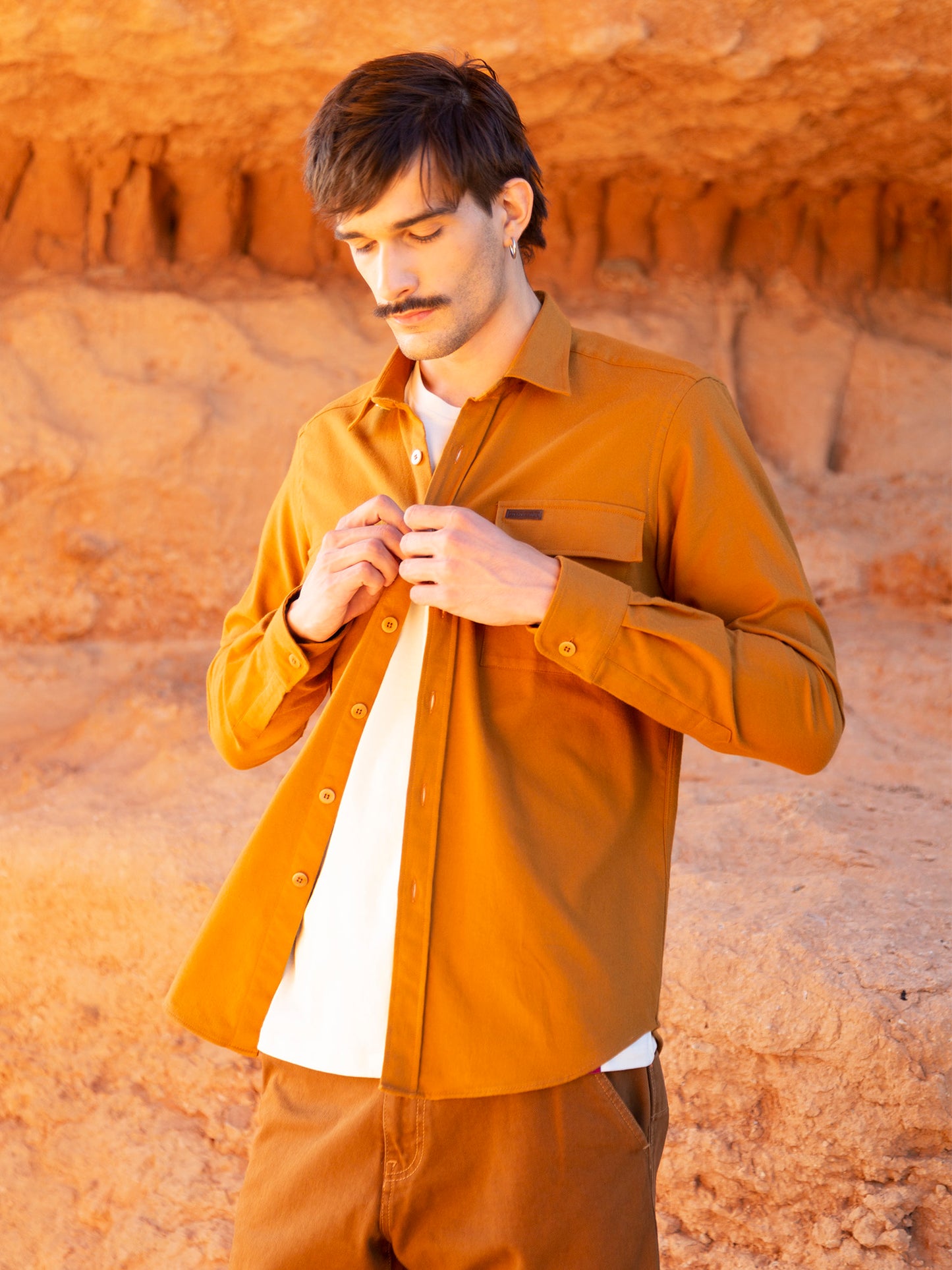 CAMISA DE HOMBRE EN ALGODÓN ORGÁNICO FURAY WORKER CAMEL