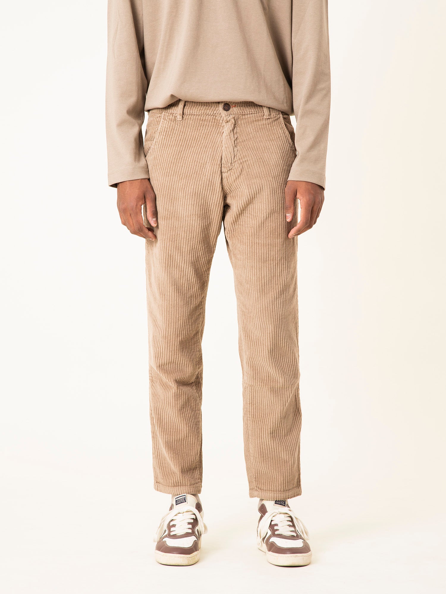 Pantalones vaqueros de pana de hombre Wrangler Arizona W12OEC455 de color  marrón