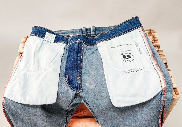 Pantalones vaqueros sostenibles hechos a base de fibras recicladas