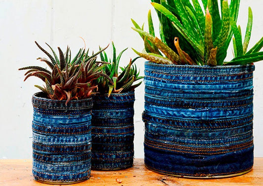 Ideas DIY: cómo crear una maceta handmade con jeans reciclados