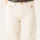 Look Meg beige y camisa lucinda wild horses