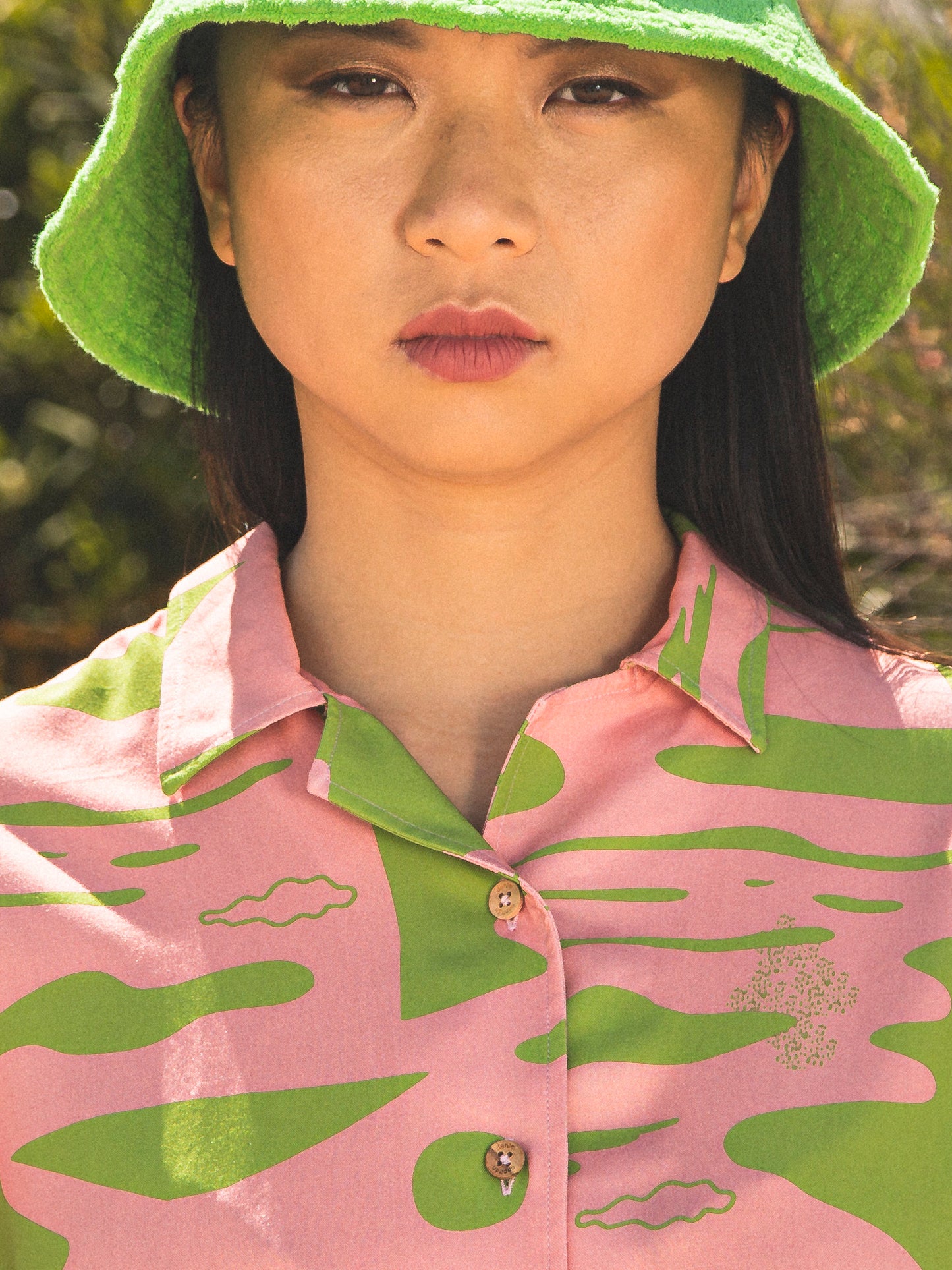 CAMISA DE MUJER HARVEY PSYCH GREEN & PINK