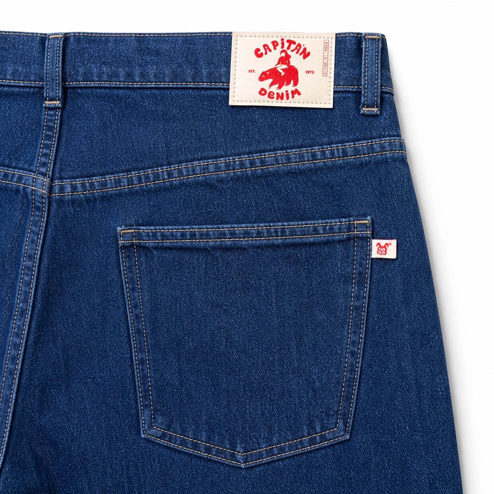 Capitan Denim lightweight blue rinsed denim jeans with 5 pockets and zip closure. Made in Spain.
