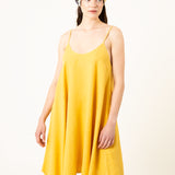VESTIDO DE TIRANTES OLIVIA MOSTAZA LINO